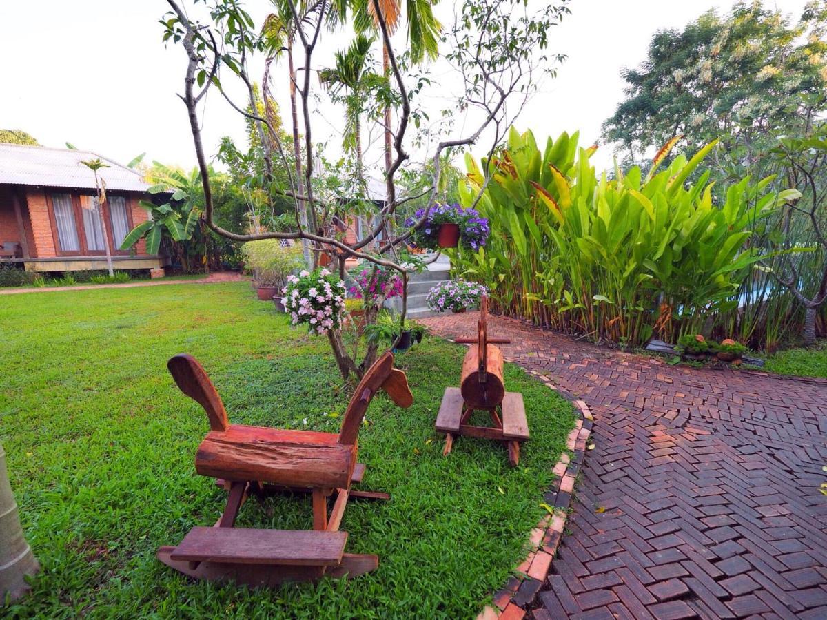BaanSuk Sukhothai Resort Bagian luar foto