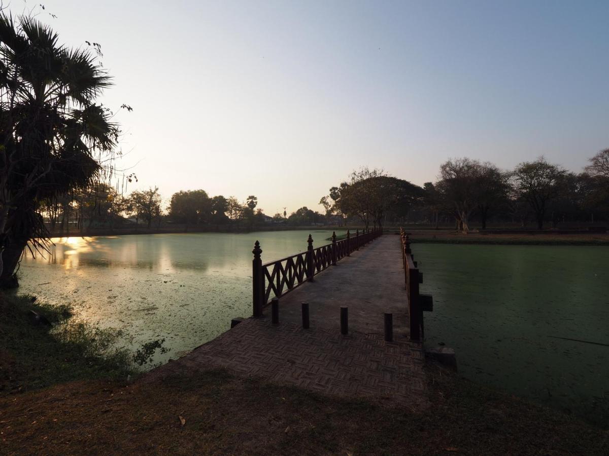 BaanSuk Sukhothai Resort Bagian luar foto