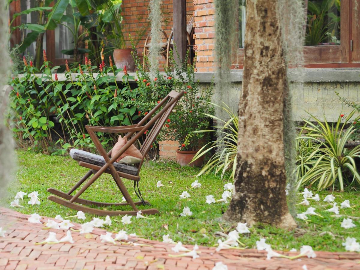 BaanSuk Sukhothai Resort Bagian luar foto