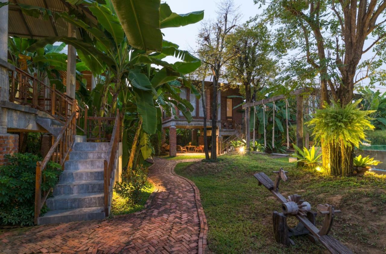 BaanSuk Sukhothai Resort Bagian luar foto